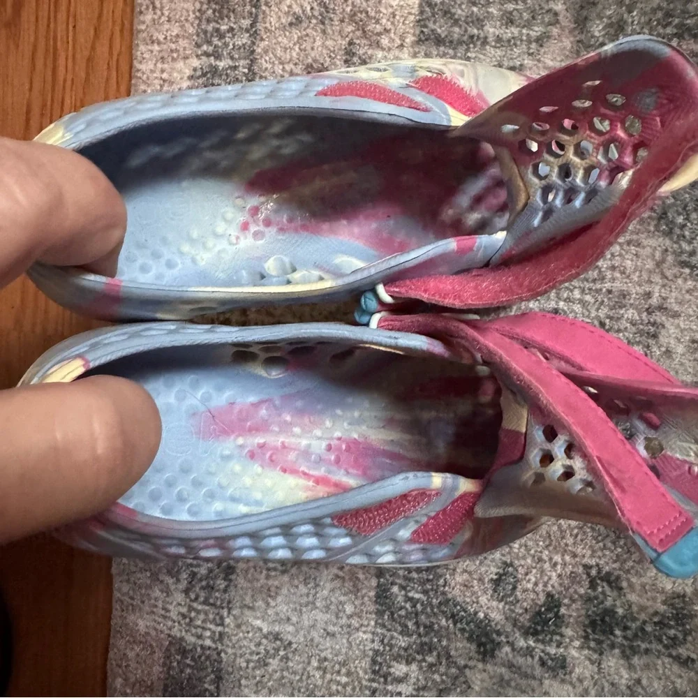 Plae water shoes adjustable